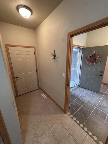 1711 OAK HOLLOW LANE, Neenah, WI 54956