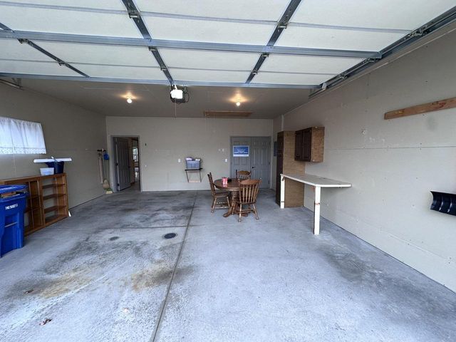 1711 OAK HOLLOW LANE, Neenah, WI 54956