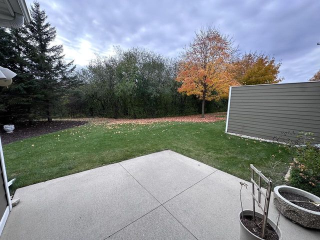 1711 OAK HOLLOW LANE, Neenah, WI 54956