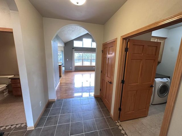 1711 OAK HOLLOW LANE, Neenah, WI 54956