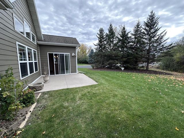 1711 OAK HOLLOW LANE, Neenah, WI 54956