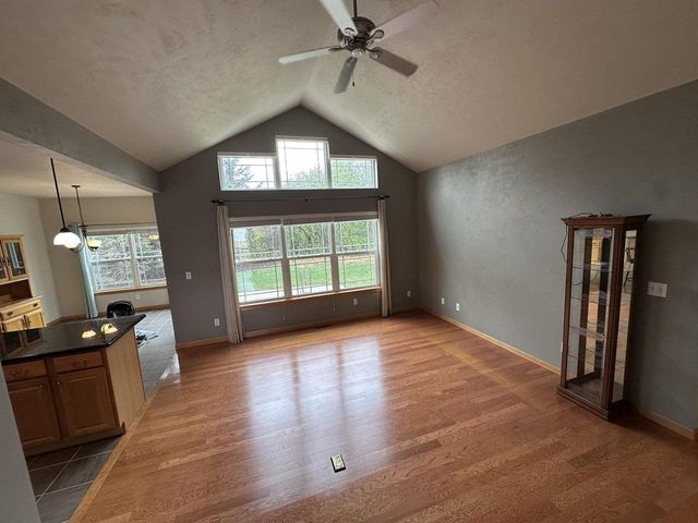 1711 OAK HOLLOW LANE, Neenah, WI 54956