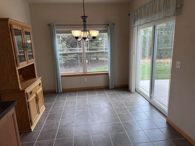 1711 OAK HOLLOW LANE, Neenah, WI 54956