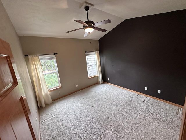 1711 OAK HOLLOW LANE, Neenah, WI 54956