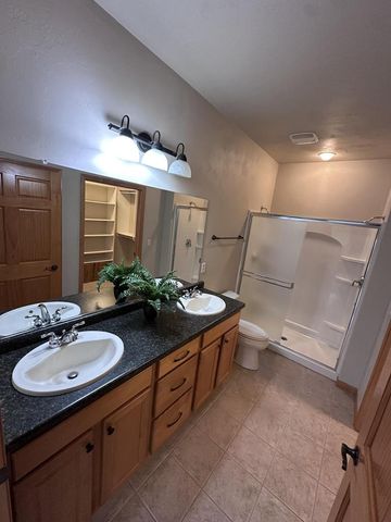 1711 OAK HOLLOW LANE, Neenah, WI 54956