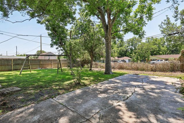1501 Colby Drive, Baytown, TX 77520