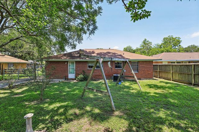1501 Colby Drive, Baytown, TX 77520