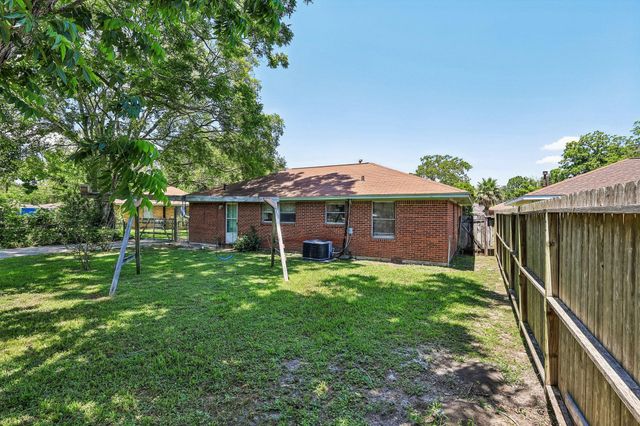 1501 Colby Drive, Baytown, TX 77520