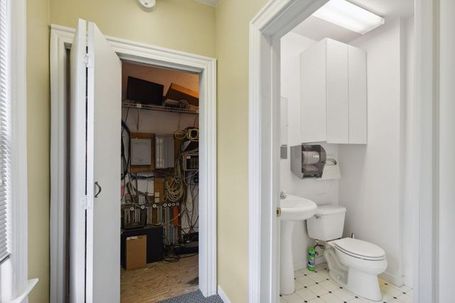 1823 11th St, Sacramento, CA 95811