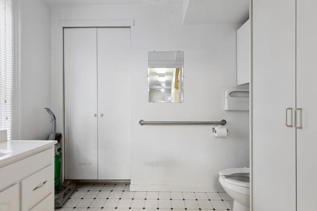 1823 11th St, Sacramento, CA 95811