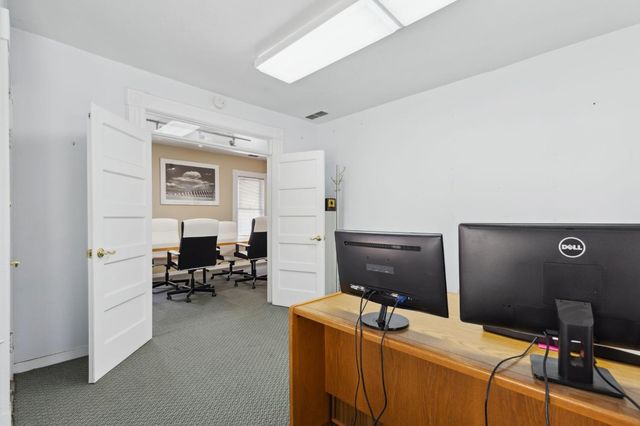 1823 11th St, Sacramento, CA 95811