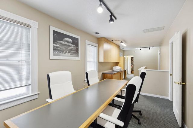 1823 11th St, Sacramento, CA 95811