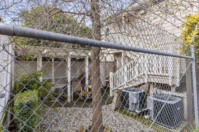 1823 11th St, Sacramento, CA 95811