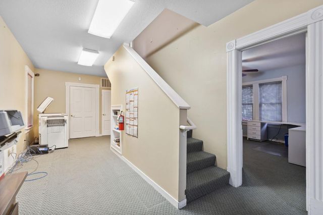 1823 11th St, Sacramento, CA 95811