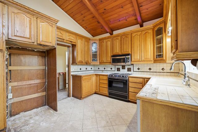 16 Castlewood Drive, Pleasanton, CA 94566