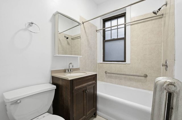 2336 W Addison Street i2, Chicago, IL 60618