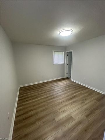 1205 Aaron CT, Chesapeake, VA 23323