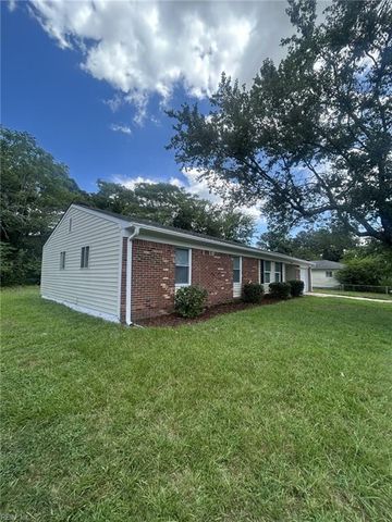 1205 Aaron CT, Chesapeake, VA 23323