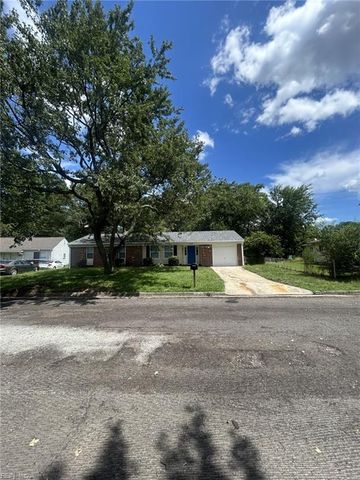 1205 Aaron CT, Chesapeake, VA 23323