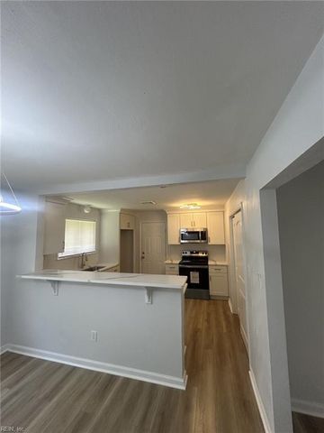 1205 Aaron CT, Chesapeake, VA 23323