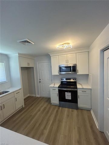 1205 Aaron CT, Chesapeake, VA 23323
