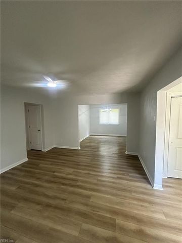 1205 Aaron CT, Chesapeake, VA 23323