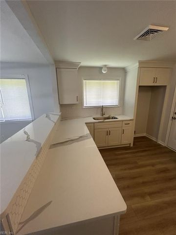 1205 Aaron CT, Chesapeake, VA 23323