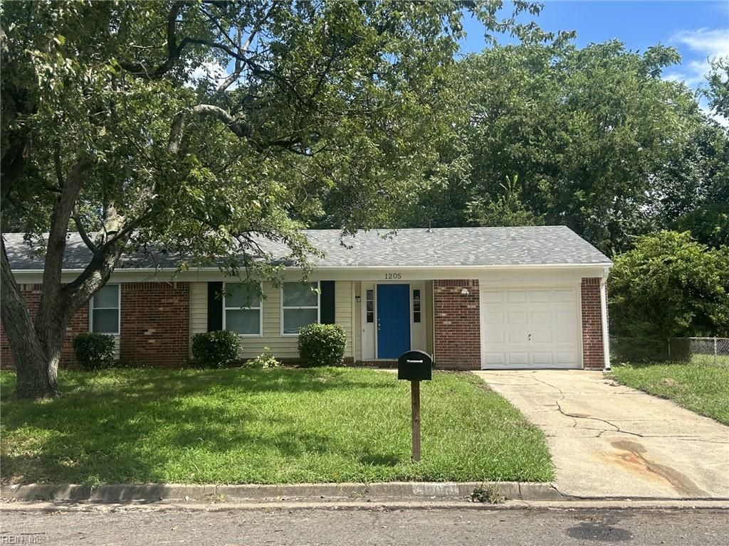 1205 Aaron CT, Chesapeake, VA 23323