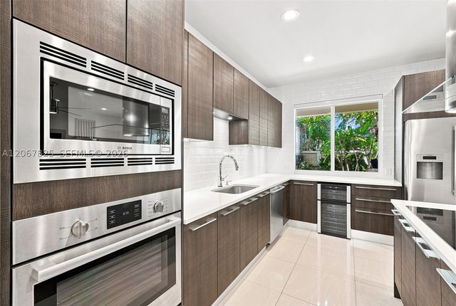 3237 NE 5th St 3237, Pompano Beach, FL 33062
