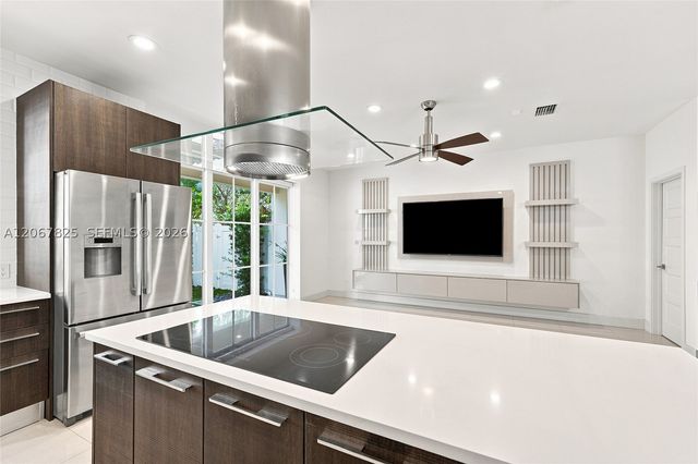 3237 NE 5th St 3237, Pompano Beach, FL 33062
