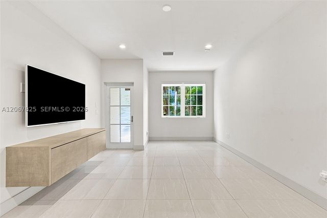 3237 NE 5th St 3237, Pompano Beach, FL 33062
