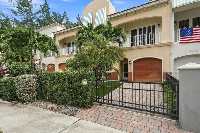 3237 NE 5th St 3237, Pompano Beach, FL 33062