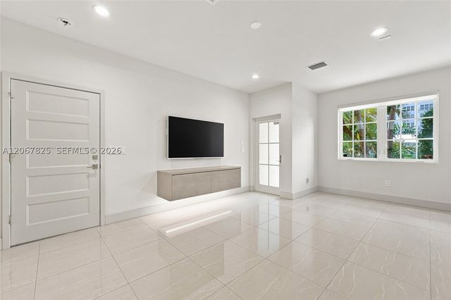 3237 NE 5th St 3237, Pompano Beach, FL 33062