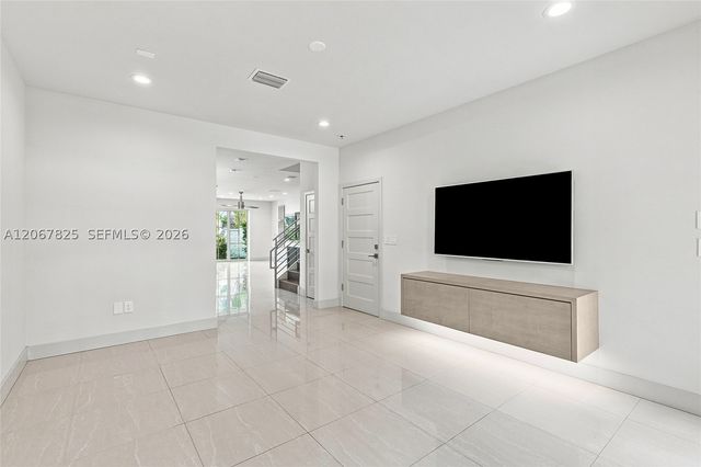 3237 NE 5th St 3237, Pompano Beach, FL 33062