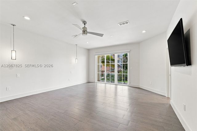 3237 NE 5th St 3237, Pompano Beach, FL 33062