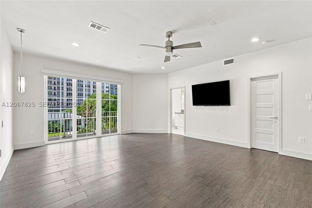 3237 NE 5th St 3237, Pompano Beach, FL 33062
