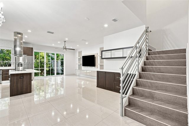 3237 NE 5th St 3237, Pompano Beach, FL 33062