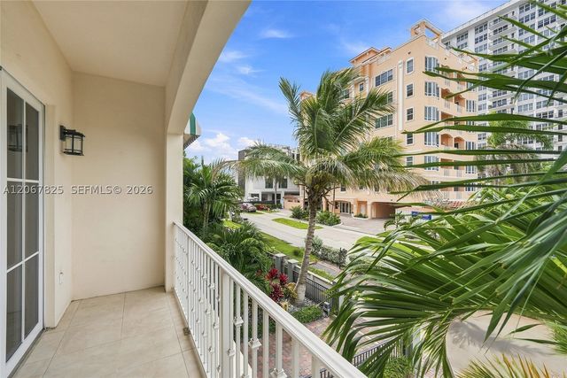 3237 NE 5th St 3237, Pompano Beach, FL 33062