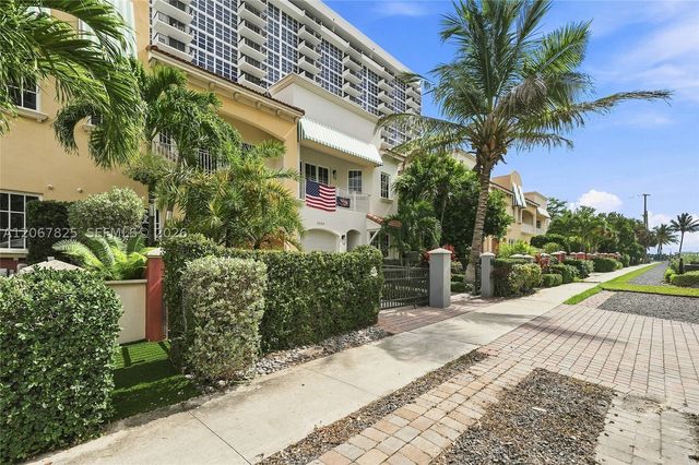 3237 NE 5th St 3237, Pompano Beach, FL 33062