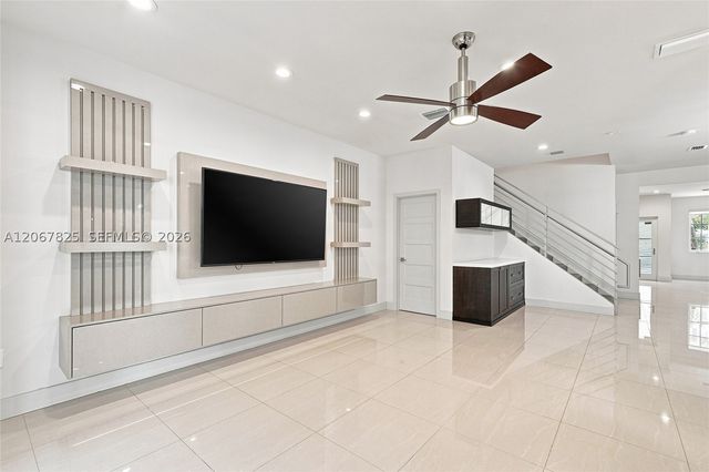3237 NE 5th St 3237, Pompano Beach, FL 33062