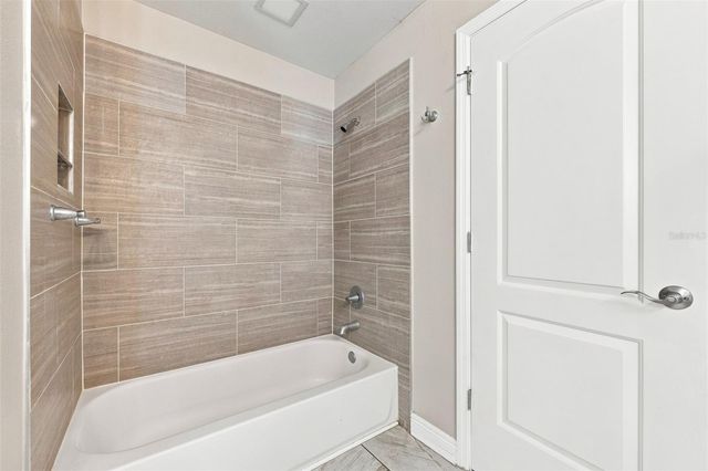 13017 LORNA PLACE, Tampa, FL 33618