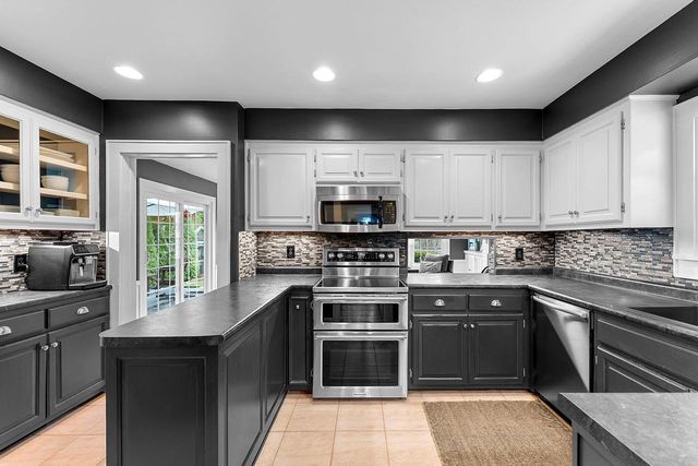 254 WARREN COURT, Green Bay, WI 54301