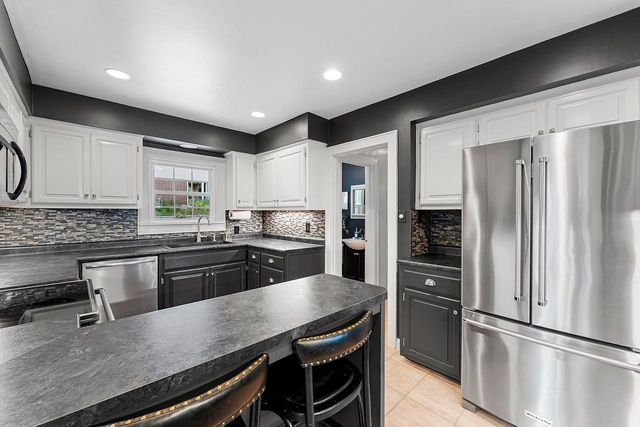 254 WARREN COURT, Green Bay, WI 54301