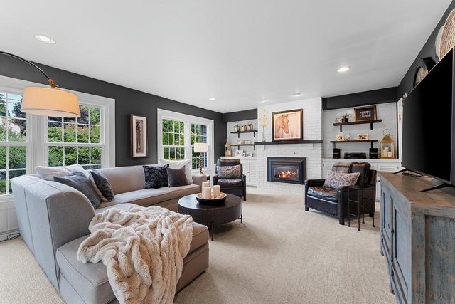 254 WARREN COURT, Green Bay, WI 54301