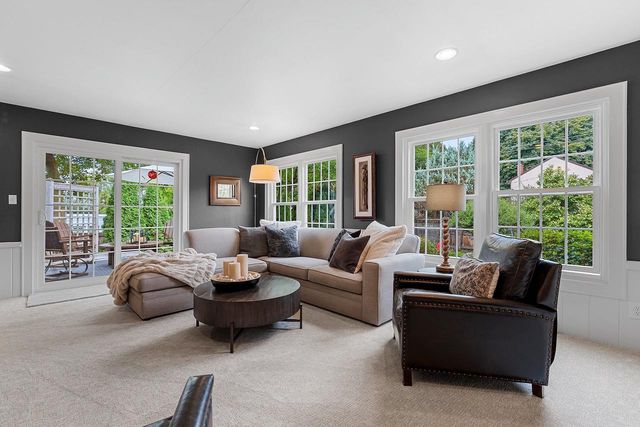 254 WARREN COURT, Green Bay, WI 54301