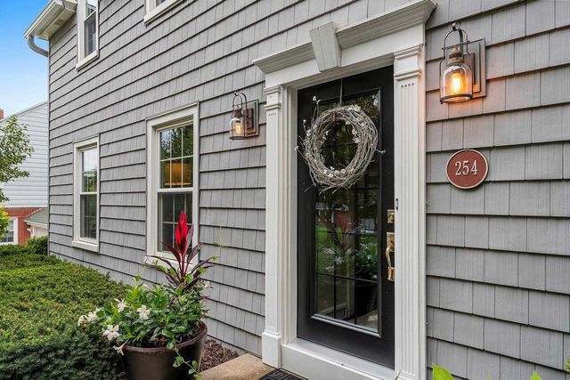 254 WARREN COURT, Green Bay, WI 54301