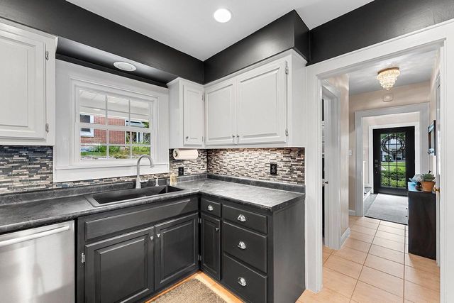 254 WARREN COURT, Green Bay, WI 54301