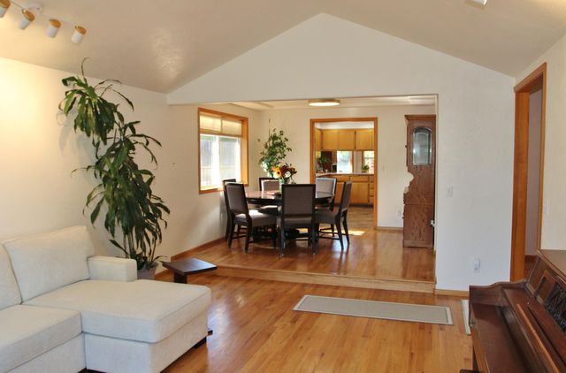 3011 Edgewood Drive, Medford, OR 97504