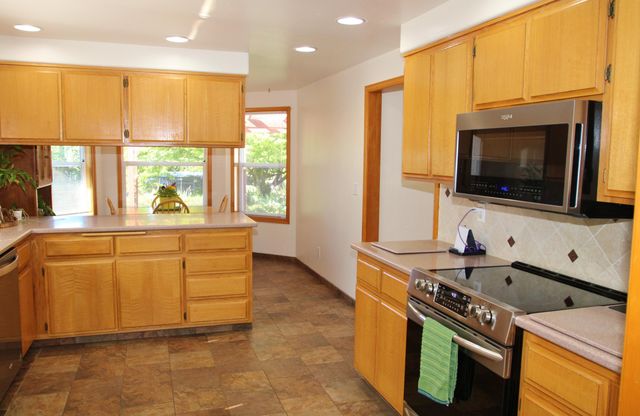 3011 Edgewood Drive, Medford, OR 97504