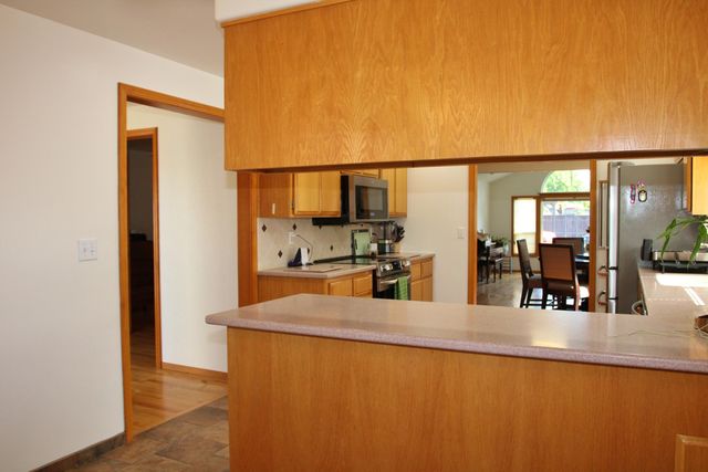 3011 Edgewood Drive, Medford, OR 97504